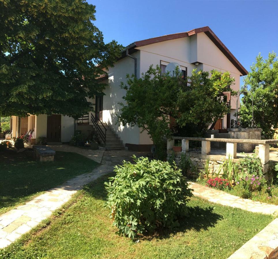 Two-Bedroom Countryside Apartment Marčana Zewnętrze zdjęcie